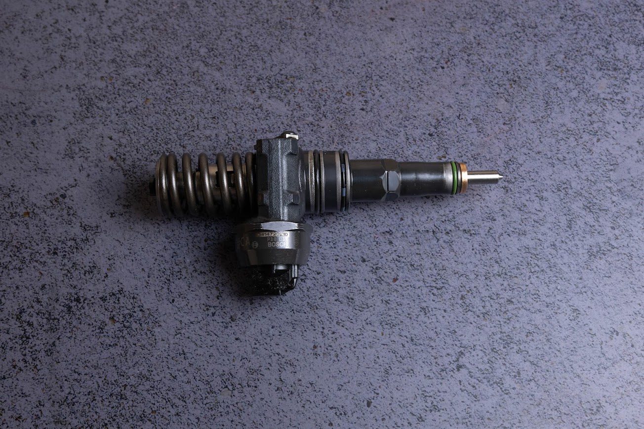 0414720210 насос форсунка BOSCH для двигуна VW , 2.5 TDI, TDI 4, 2.5 TDI 128 KW, 5.0 TDI 230 KW