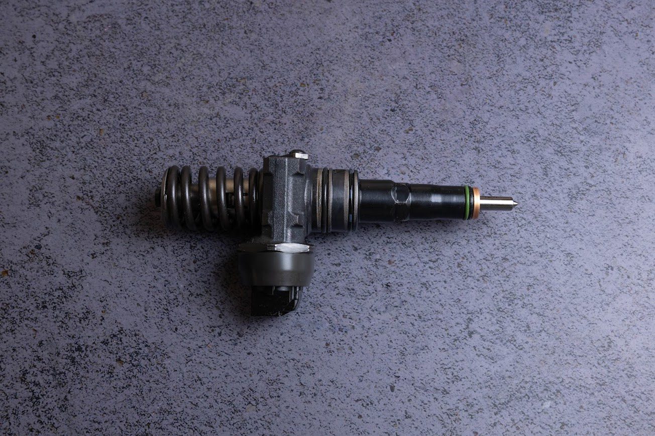 038130073AG насос форсунка BOSCH для двигуна VAG 2.5 TDI