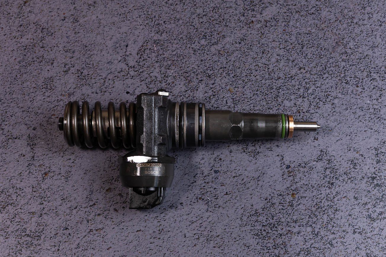 038130073AN насос форсунка BOSCH для двигуна (статус відновлений) AUDI 80 B4, A3, A4 B5, A4 B6, A4 B7, A6 C4, A6 C5, CABRIOLET B3; FORD GALAXY I; SEAT IBIZA II, IBIZA III, IBIZA IV, IBIZA IV SC 1.9D 03.91-12.10