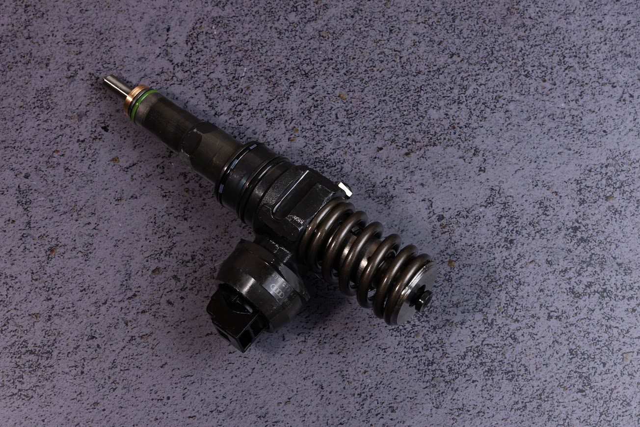 038130073AN насос форсунка BOSCH для двигуна (статус відновлений) AUDI 80 B4, A3, A4 B5, A4 B6, A4 B7, A6 C4, A6 C5, CABRIOLET B3; FORD GALAXY I; SEAT IBIZA II, IBIZA III, IBIZA IV, IBIZA IV SC 1.9D 03.91-12.10 - Зображення 3