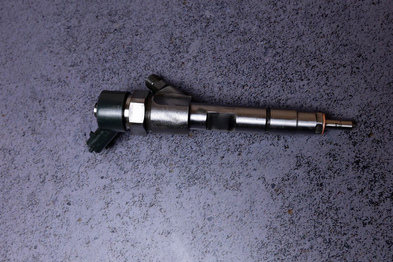 0445110021 форсунка CR BOSCH для двигуна Renault Vivaro, Laguna I/II, Megane I, Scenic I