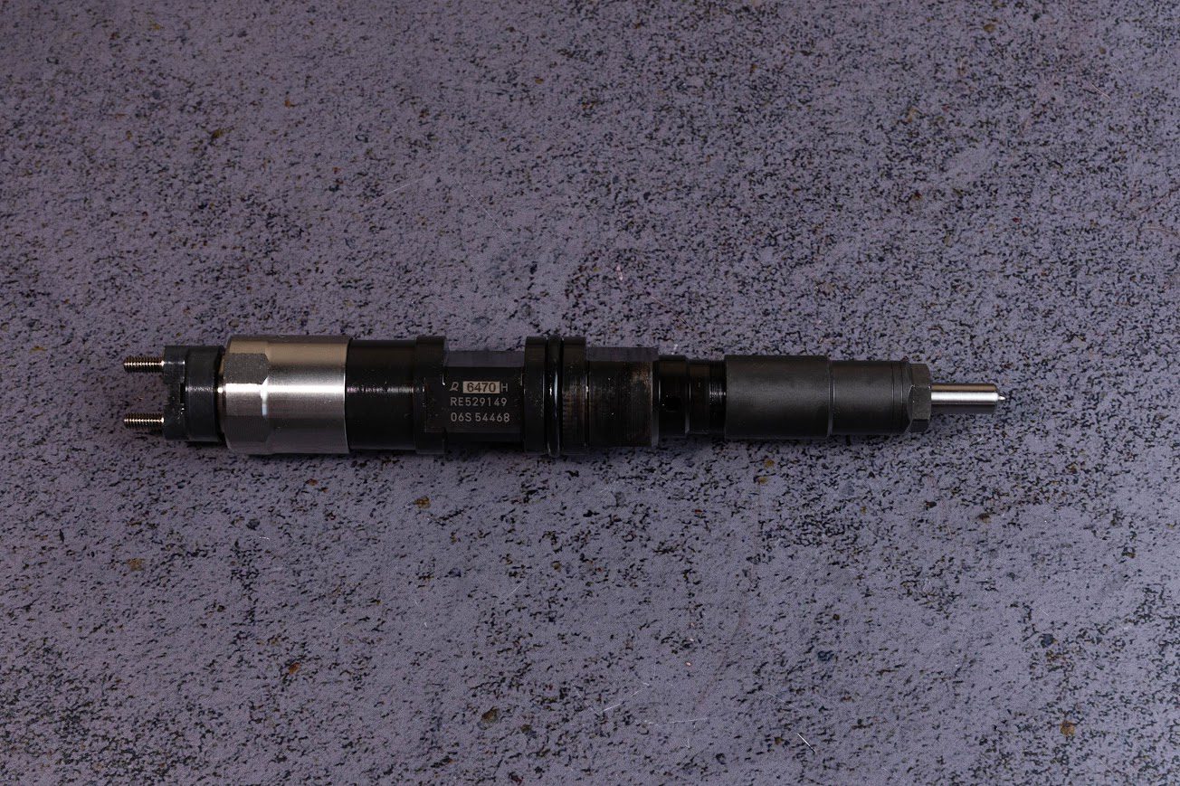 RE528408 форсунка для двигуна JOHN DEERE 6090